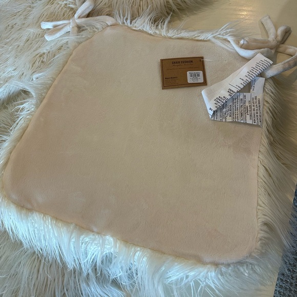 Pier 1 Cream (4) Faux Fur seat cushions - Picture 4 of 10